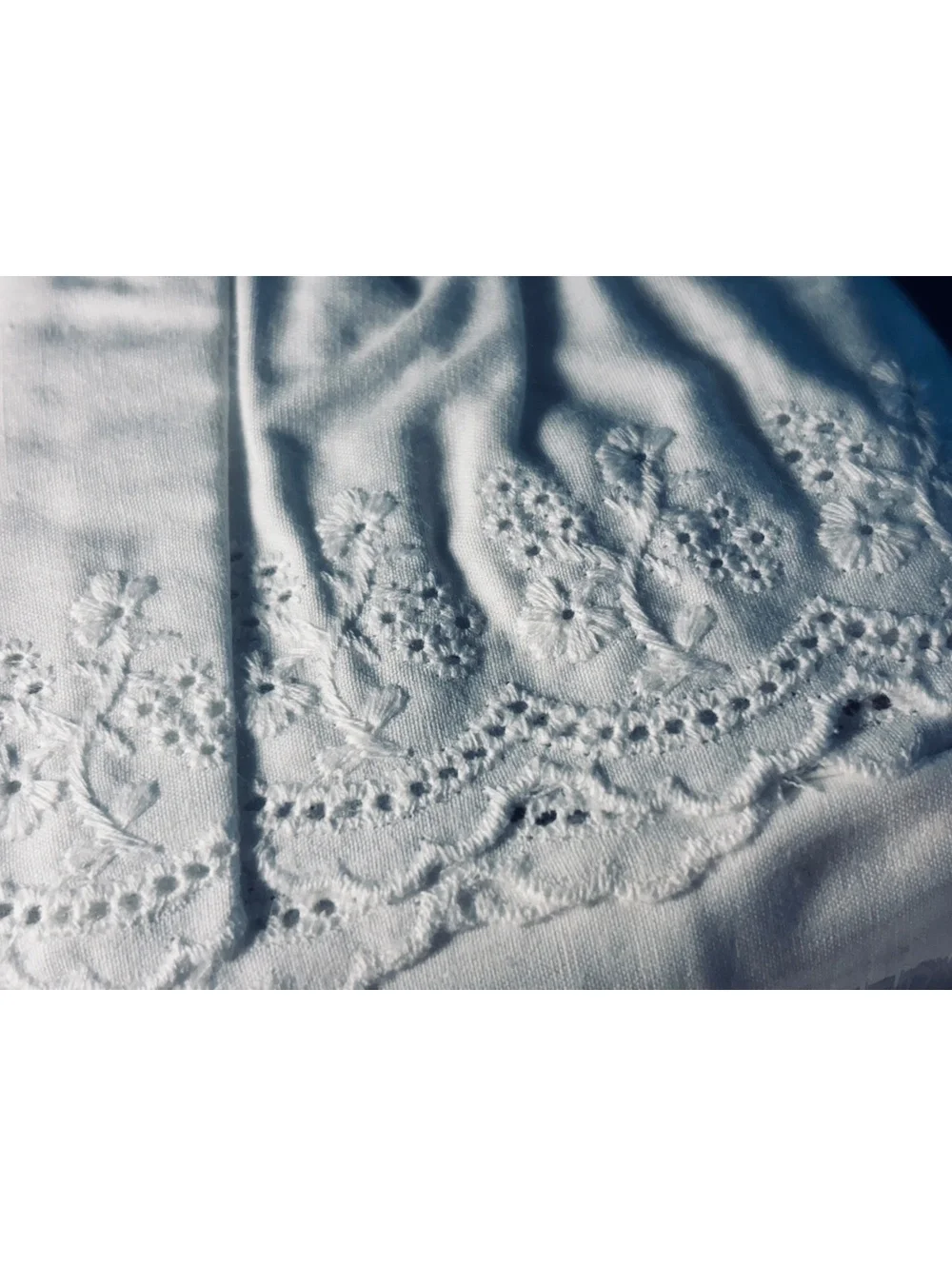 Ralph Lauren Queen Flat Sheet with Embroidered Lace Trim, 200 Thread Count, No-I